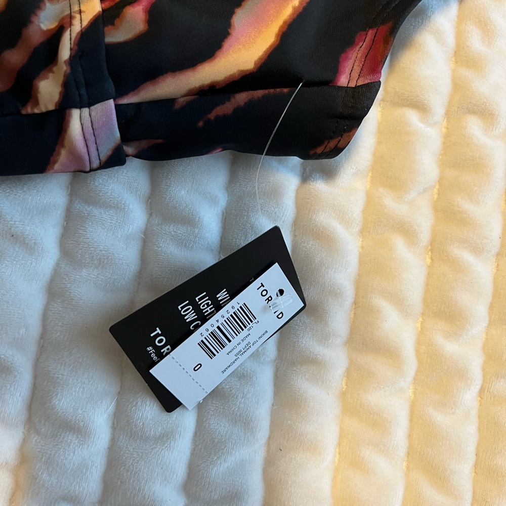 Torrid bikini size 0 - Picture 2 of 3